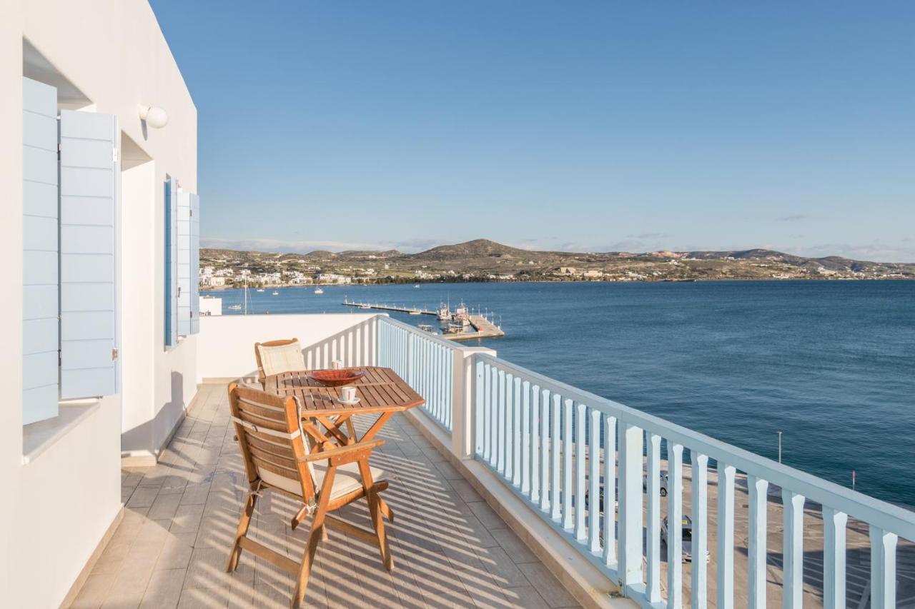 Il Porto Di Milos Adamantas  Luaran gambar