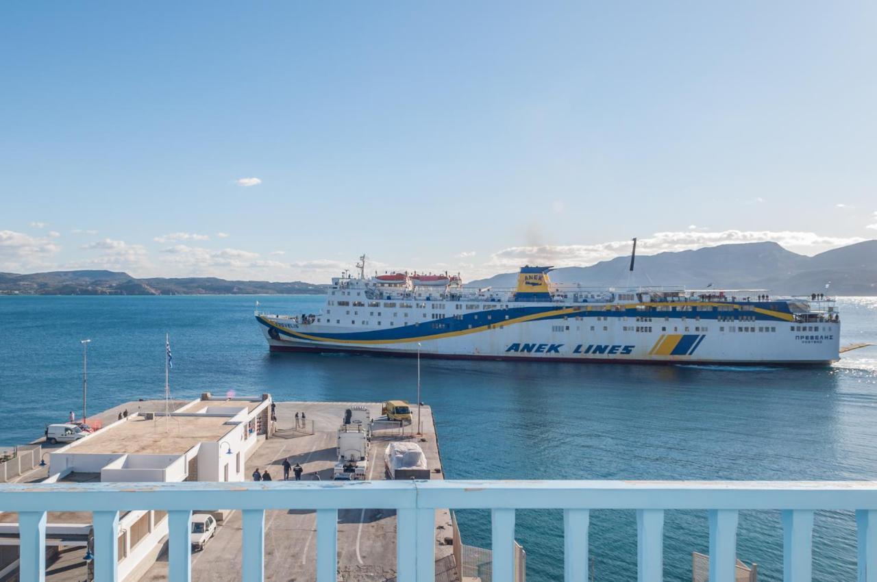 Il Porto Di Milos Adamantas  Luaran gambar