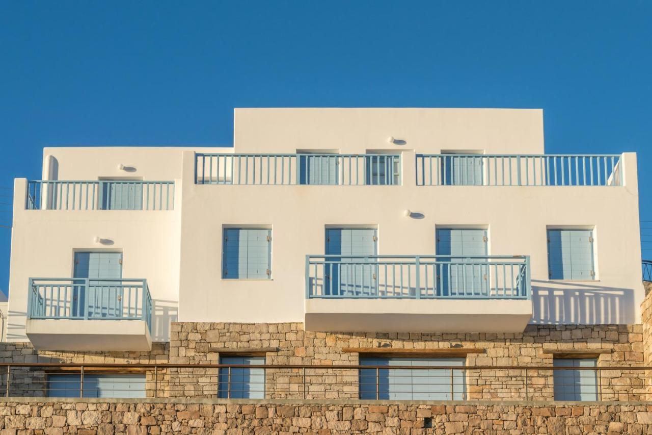Il Porto Di Milos Adamantas  Luaran gambar