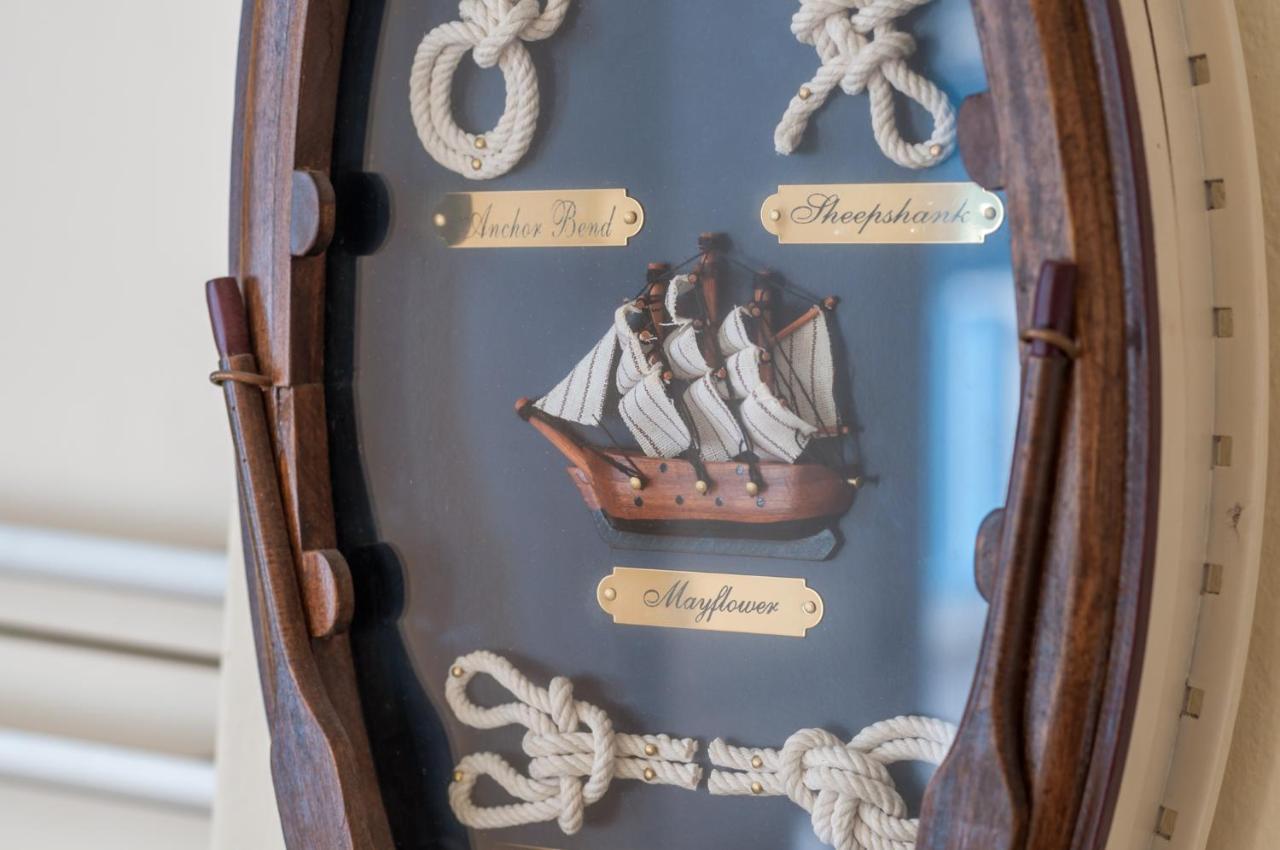 Il Porto Di Milos Adamantas  Luaran gambar